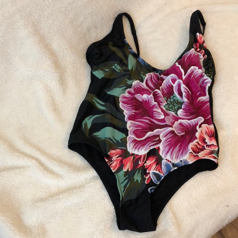 Woman’s one piece swimsuit NWOT